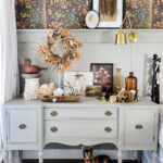 Add some fall to the bedroom with these stunning fall vignette decorating tips and ideas. Add rustic, vintage and DIY for a mix of fall touches! #falldecor #vintagefall #rusticfall #decoratingtips