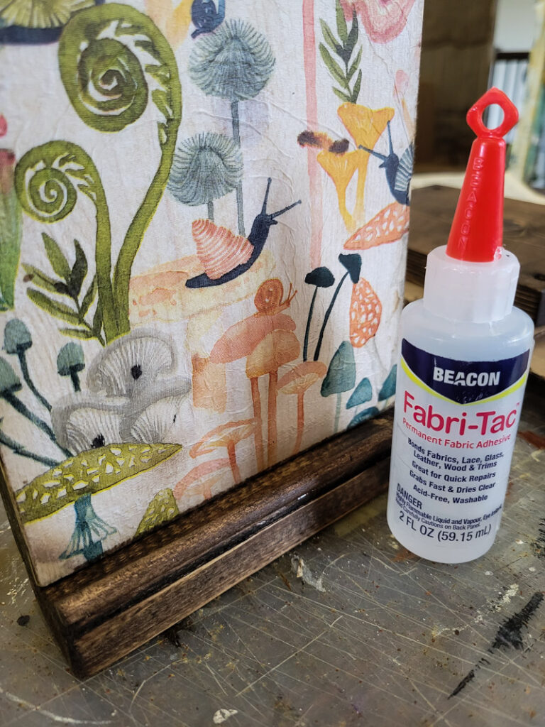 Scrap wood makes for a great to-do list holder, and doubles as beautiful wall art! #easydiy #wooddiy #wallart 