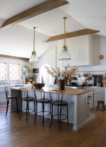 Met Deb Foglia as we tour her European Farmhouse style home, full of vintage treasures and endless charm. Her New Jersey home has decorating inspiration to spare.