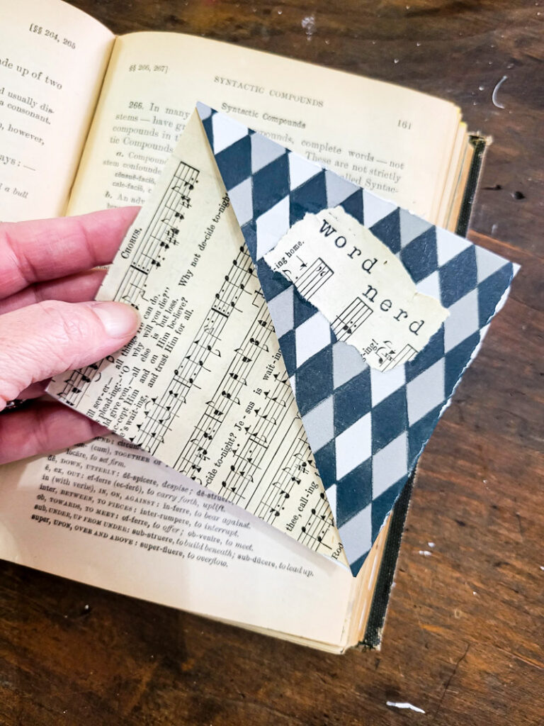 How to make a corner bookmark, the perfect bookmark to save your book and reading spot, fabulous gift for book lovers, sunday school, church groups, kids and stocking stuffers. Easy to make paper craft you can create these DIY bookmarks with cardboard, paper, felt, fabric and tons of other mixed media options! #booknerd #papercraft #bookproject 