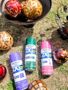 It's easy to give your old, outdated decor a quick update with Rust-Oleum Spray Paint! #spraypaint #diyproject #springdiy #rustoleum #orbs #outdateddecor #updateolddecor