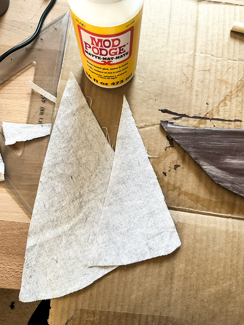 It's easy to make a DIY sailboat from cardboard, I'll show you how! Perfect for all of your summer decorating for years to come! #cardboard #sailboat #summerdecor 