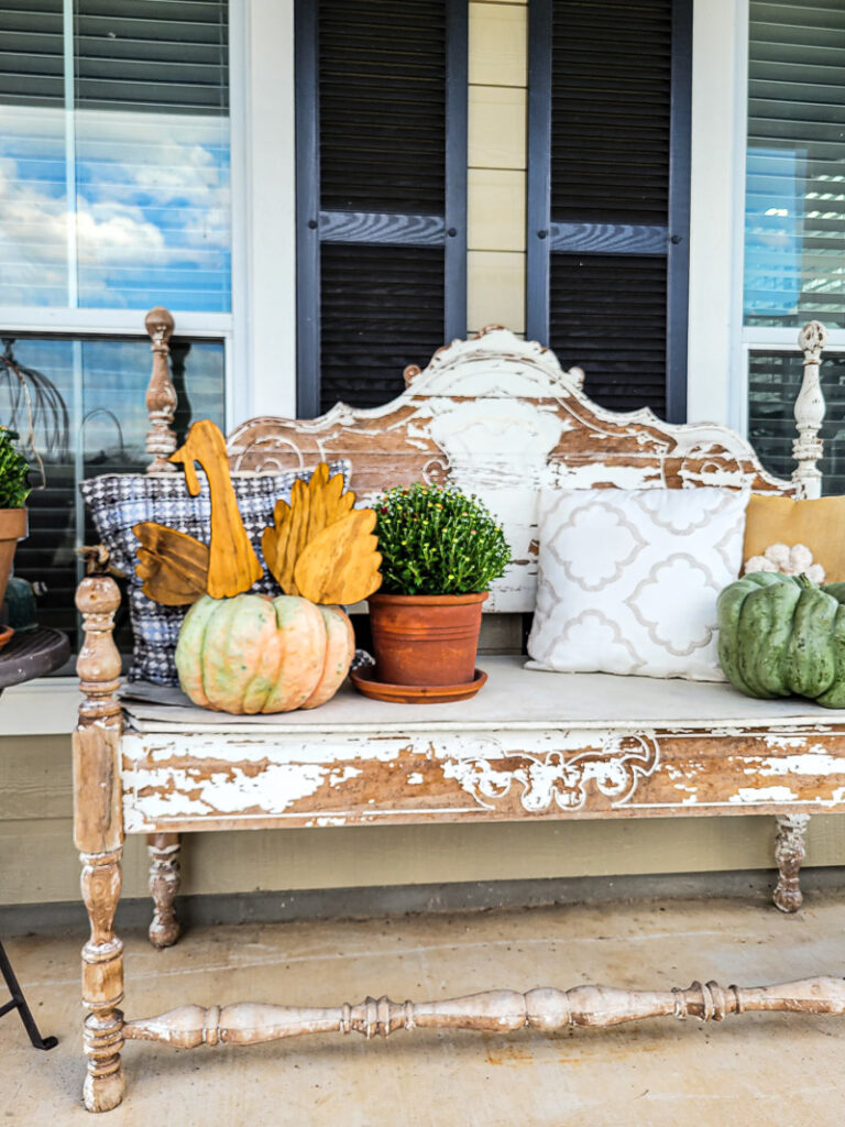 This vintage-inspired turkey decor is exactly what you need in your home to nod to Fall. Vintage, cozy, curated & beautiful coming your way! #turkeydecor #vintageinspired #falldecor 