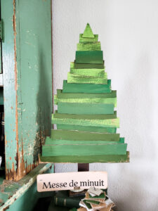Here's 2 ways to make cardboard Christmas trees. Each one budget-friendly, easy, and seriously SO precious! #cardboard #christmasdiy #cardboarddiy #diychristmasdecor