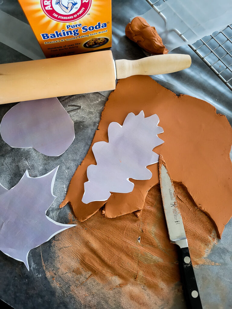 The budget-friendly, easy way to create DIY terracotta decor for Fall. Great to do with kids, and no baking required!! #terracotta #falldiy #falldecor #bowlfiller