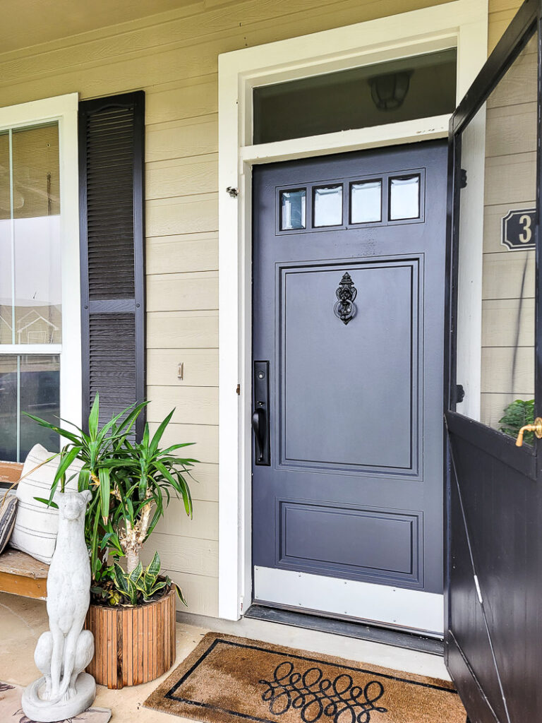 Interior door makeovers to give your home a fresh look. Check out all these great interior door update ideas you can do in a day. Adding new hardware to replace your old knobs is number one on the home update list. #agelessironhardware #doormakeover $homeupdate #onedayproject #interiordoorideas